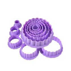 Set of 6 round pastry...