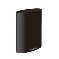 Medžiai, juodai, ovaliai...